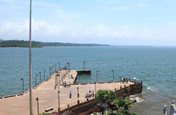 Visit the scenic Dona Paula with a self-drive car rental in Goa. Book now for a hassle-free travel experience!